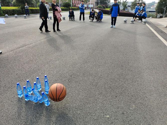湘潭县职业技术学校信息技术群——趣味保龄球比赛